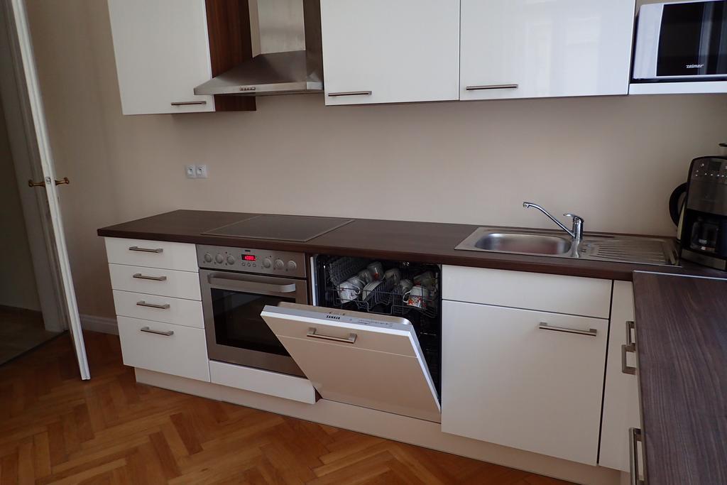 Apartment In City Center - Morassi كارلوفي فاري الغرفة الصورة